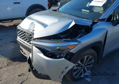 2025 Toyota Corolla Cross Xle z USA, uszkodzony, nr VIN 7MUDAAAG7SV129925